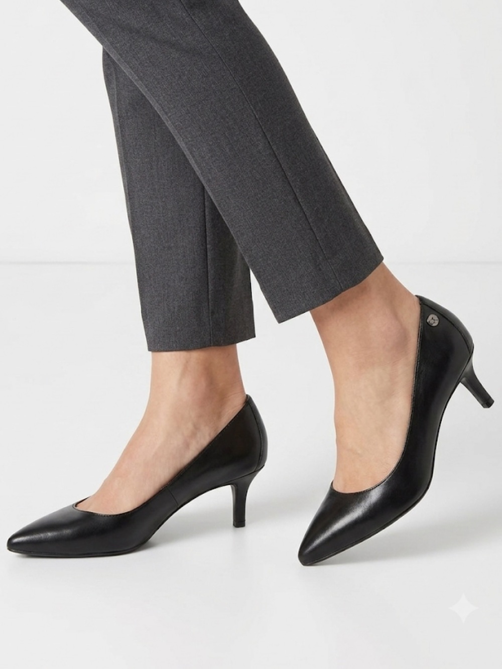 Calvin Klein Nicki Black Pointed-Toe Women's Pumps 2” Kitten Heel Size 7 Pumps